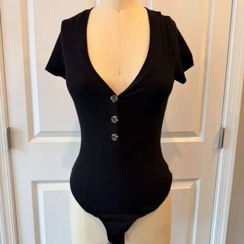 Pink Lily Black Ribbed Button Front Bodysuit Women's Small - Picture 1 of 6